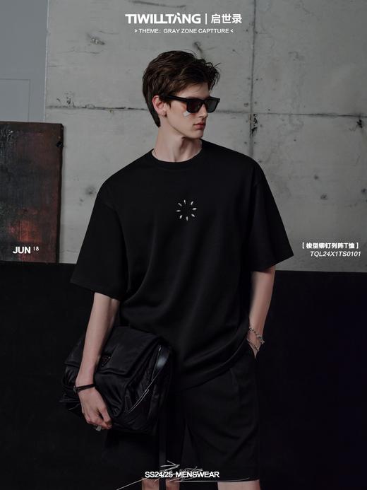 TIWILLTANG启世录“菱烬型制”梭型铆钉列阵T恤圆领短袖男 商品图0