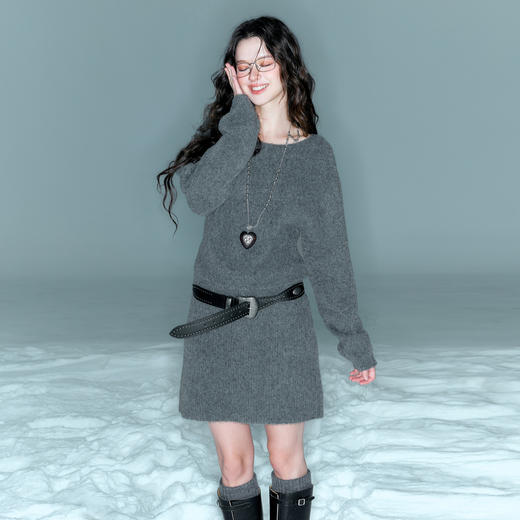 三彩独醒2025冬季新款圆领针织连衣裙长袖小A短裙打底慵懒F 商品图1