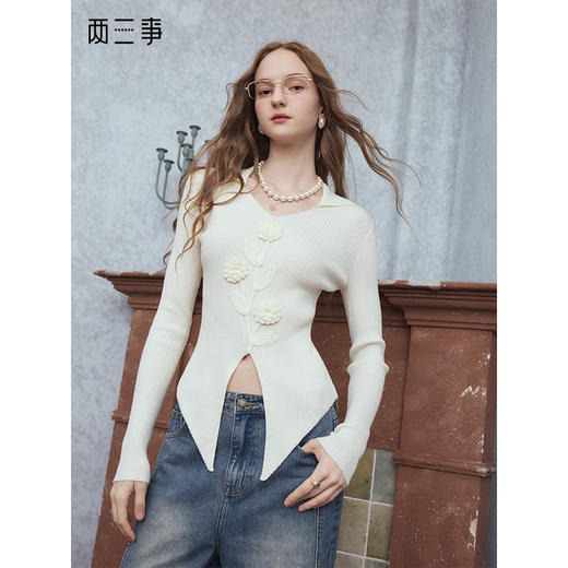 两三事 初雪绒花 2025秋季新款时尚立体花朵露脐长袖针织衫女 商品图0
