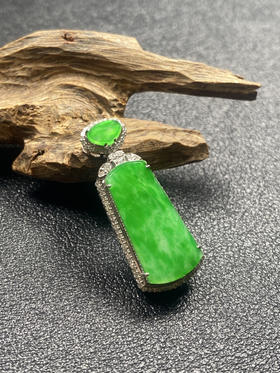 【FC0178】18K金镶嵌翡翠阳绿无事牌吊坠 水润光泽 色泽阳绿  玉质细腻 款式精致