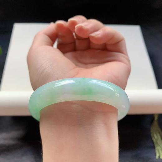 高货翠绿色翡翠手镯 传家宝温润圆满中式翡翠手镯49625031815H（一口价） 商品图5