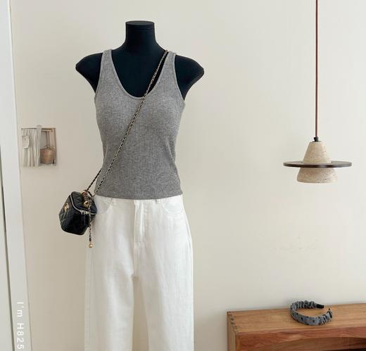 老米优品🎈3-5天。《杯垫一体 大U领纯色背心》亲肤面料裹着棉的软，穿搭少一件，松弛感多一分~~ 品质nice！BX250904A 商品图1