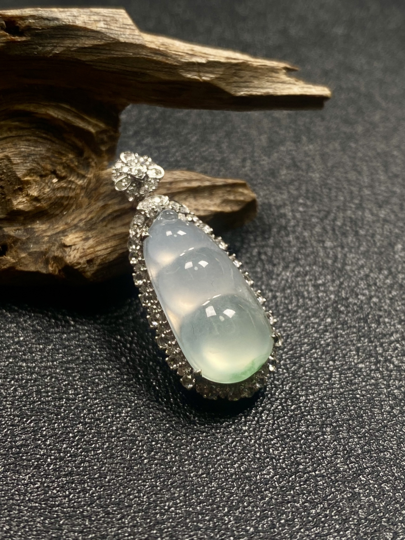 【FC0183】18K金镶嵌翡翠冰种福豆吊坠 水润光泽  玉质细腻 荧光起胶