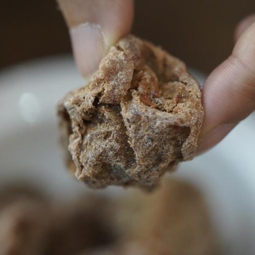 特级话梅王 | 核心产区百年老树特选梅种 60天缓慢脱水糖化 外层凝出天然果霜（珍贵） 内里肉质柔韧如膏 商品图10