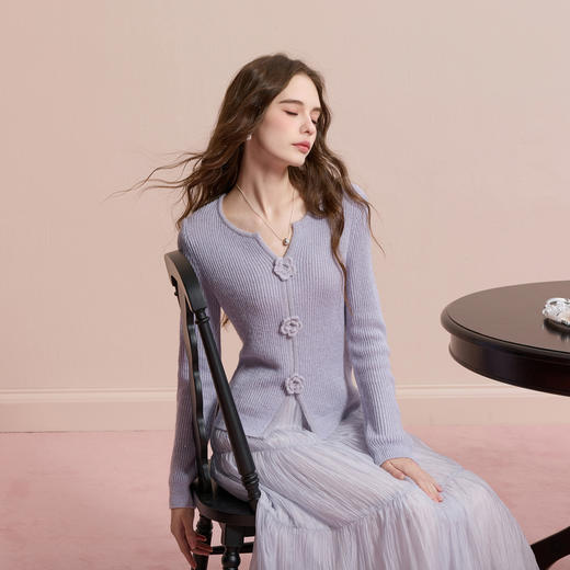 三彩2025冬季新款亮片针织衫V领毛衫开叉上衣套头修身M 商品图3