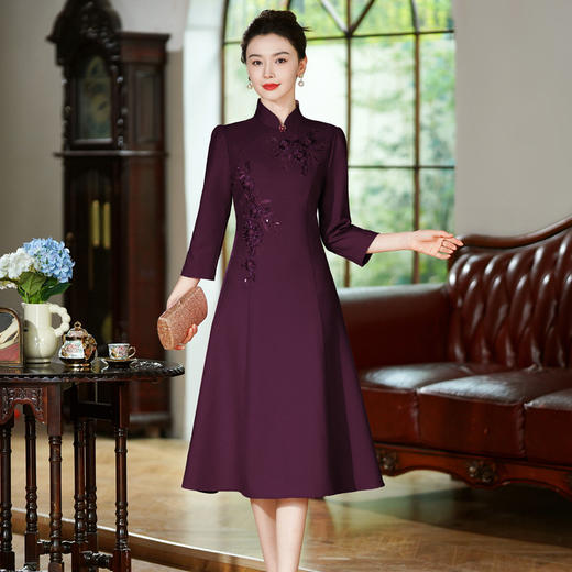 2025秋新礼服 刺绣粉色紫色婚庆婚宴妈妈喜婆婆连衣裙TQ7102 商品图2