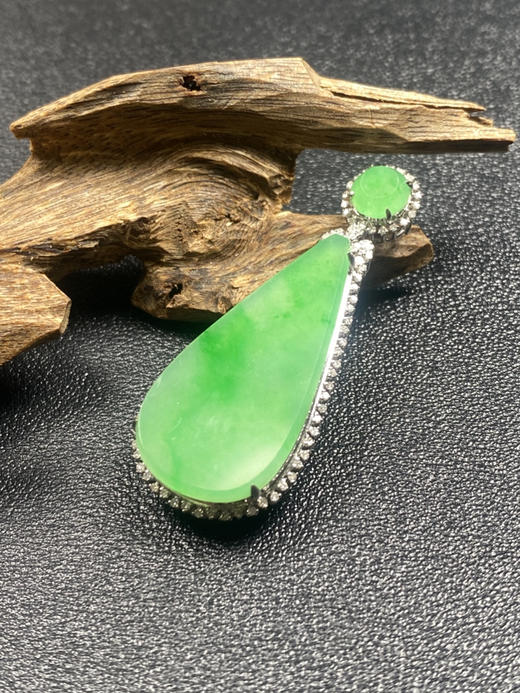 【FC0181】18K金镶嵌翡翠飘绿二合一水滴吊坠 水润光泽  玉质细腻 色泽阳绿 美观大气 商品图2