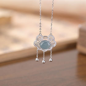 S925纯银蓝水翡翠镂空如意锁蛋面，流苏镶边锆石超闪文艺吊坠套链CW-DZ06587