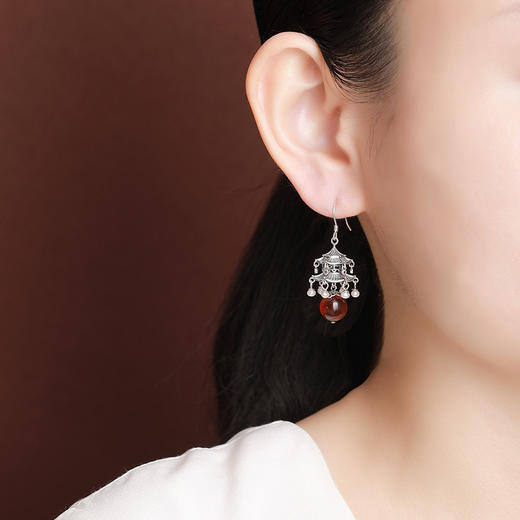 S925纯银血珀淡水珍珠复古做旧，新中式凉亭圆珠耳坠亭子耳钩CW-EG01943 商品图3