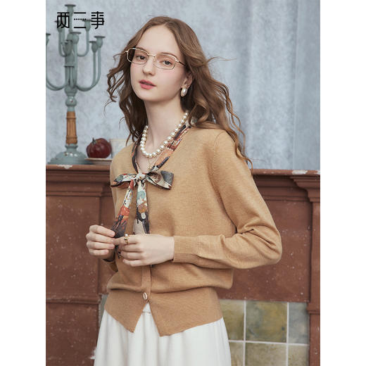 两三事 抒情诗人 2025秋季新款森系风印花领带针织开衫女宽松 商品图0