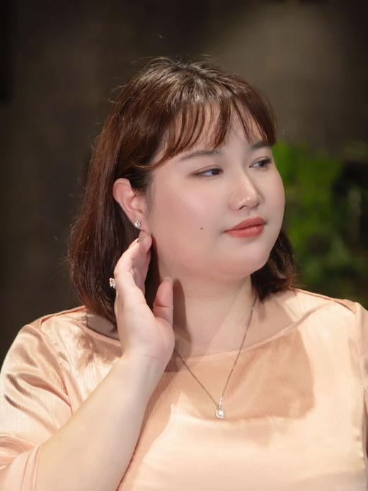 附证书💗【莫桑钻饰品专场】戒指开口可调节，项链60总长！莫桑钻折射率是2.69（钻石是2.42），所以莫桑钻的火彩比钻石还要闪亮耀眼！密镶莫桑钻，轻奢高级戒指、方糖项链~配件S925银 商品图2