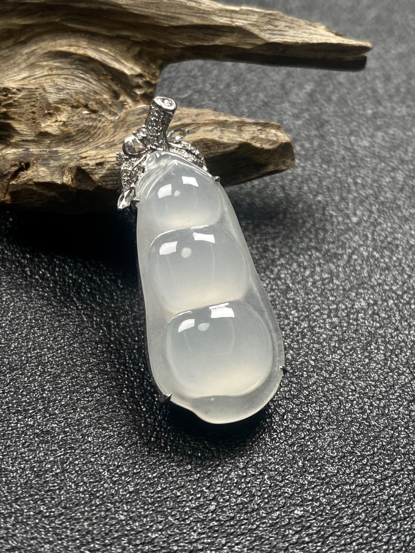 【FC0179】18K金镶嵌翡翠冰种福豆吊坠 水润光泽 饱满细腻 款式精致