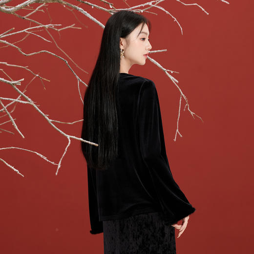 三彩【天光云影】2025冬季新款丝绒小衫镂空喇叭袖上衣C 商品图2