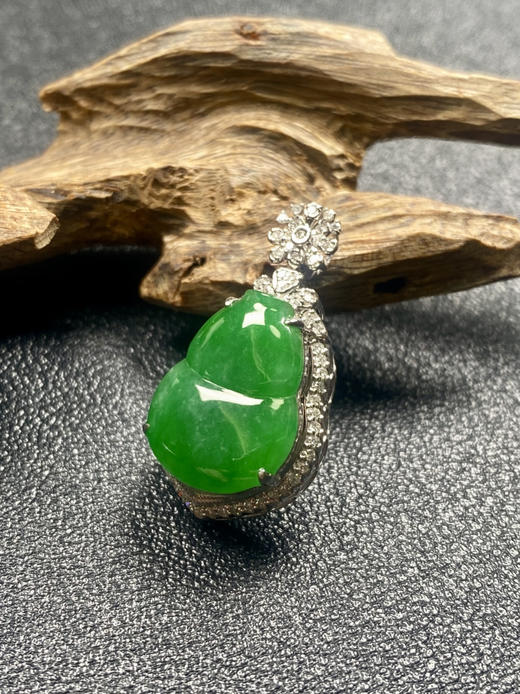 【FC0177】18K金镶嵌翡翠葫芦吊坠 色泽阳绿  玉质细腻 款式精致 商品图2