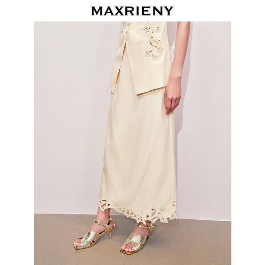 【Day Dreaming-主题纪念款】MAXRIENY复古镂空花宫廷扣半裙(货号:MC85SK082) 商品图2