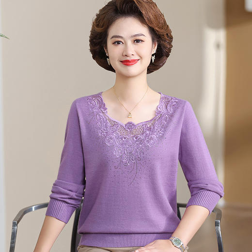 W106-6121-60-108妈妈秋装2025新款蕾丝上衣洋气中老年毛衣女春秋内搭打底小衫 商品图1