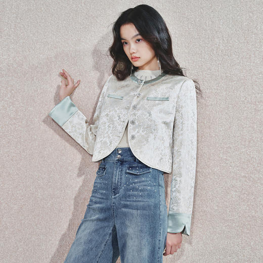 MAXRIENY精致复古感提花缎面短外套女国风气质新中式短款上衣(货号:MS85JA774A2201) 商品图2
