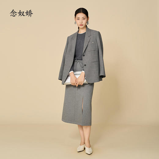 【商场同款】CNS5904 “ 老钱半裙 ” 廓形微A，包容显瘦不挑身材 开叉显腿长 智性灰色半裙 商品图5