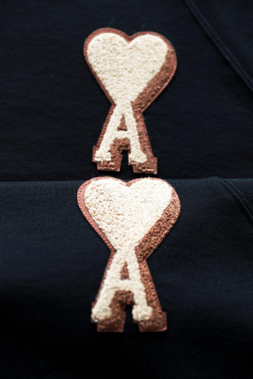 面料手感喜人，胸口贴布刺绣卫衣。浪漫法式圆领基础外套C090560 商品图12