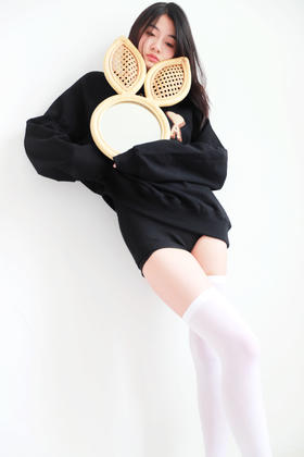 面料手感喜人，胸口贴布刺绣卫衣。浪漫法式圆领基础外套C090560