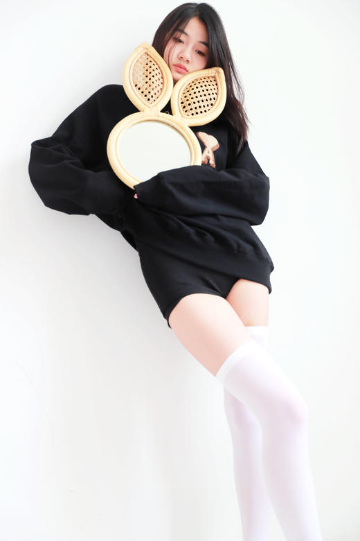 面料手感喜人，胸口贴布刺绣卫衣。浪漫法式圆领基础外套C090560 商品图0