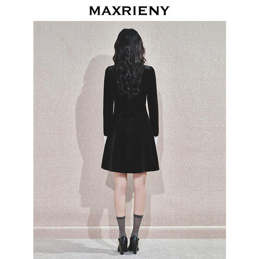 MAXRIENY法式复古感收腰丝绒连衣裙24冬赫本风小黑裙约会宴会礼裙(货号:MS85DR769) 商品图3