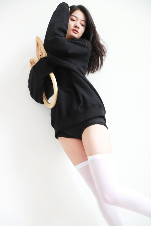 面料手感喜人，胸口贴布刺绣卫衣。浪漫法式圆领基础外套C090560 商品图11