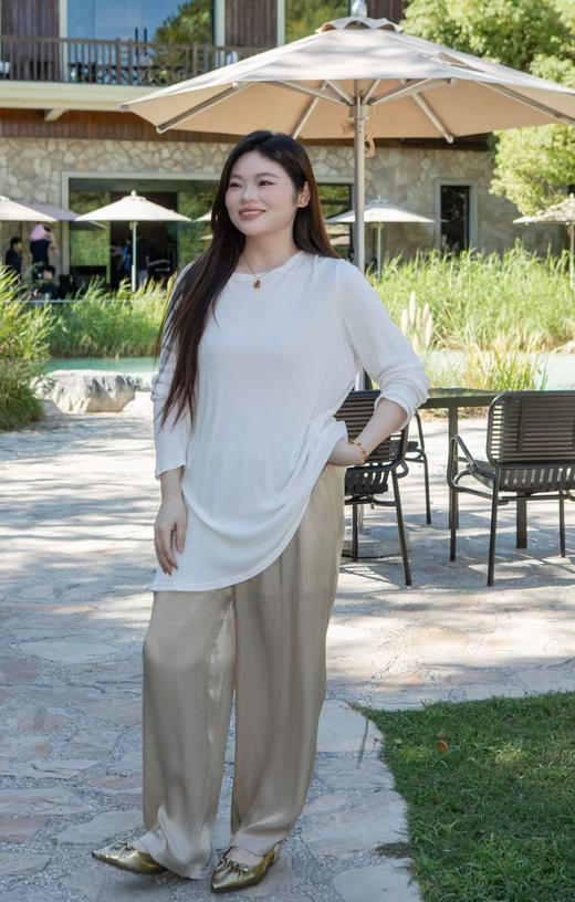 现货！👍今日秒发货【设计师原创  初秋打底衫】亲肤柔软，类似莫代尔手感！下摆不规则，灵动感、时髦感秋季新款，经典圆领套头款~显瘦、多种穿法，强烈推荐入手2个颜色，面料69.1%聚酯纤维30.9%粘纤 商品图8