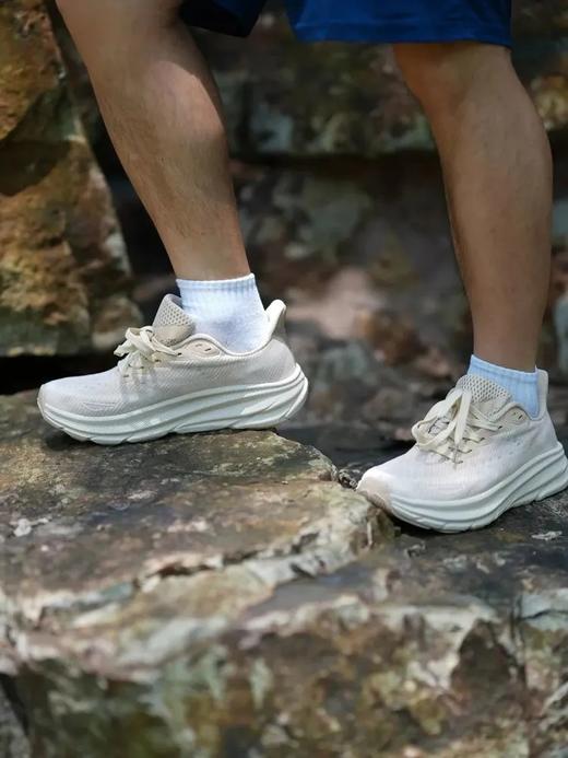 飞织透气网面 轻缓震泡棉大底 男女款运动跑鞋！ 商品图0