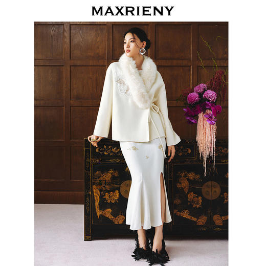MAXRIENY贵雅新中式绵羊毛大衣24年冬新款刺绣廓形大毛领外套澳毛(货号:MS85CT759) 商品图3