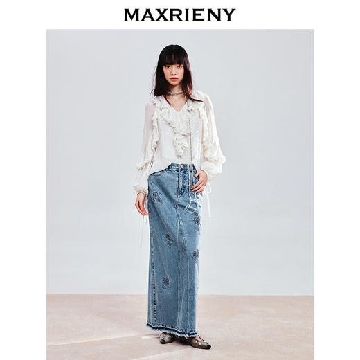 【商场同款-25春新品】MAXRIENY华丽复古立体压花长裙A摆牛仔半裙(货号:MC85SK796) 商品图1