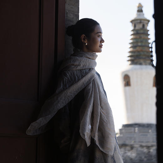 绽放566朵/羊毛棉混纺艺术晕染设计感宽松v领毛织连衣裙秋冬新款 商品图3