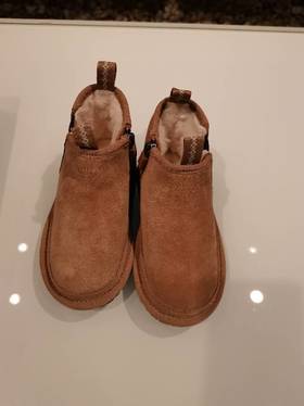 2楼UGG儿童雪地靴男女同款切尔西短靴 吊牌价899