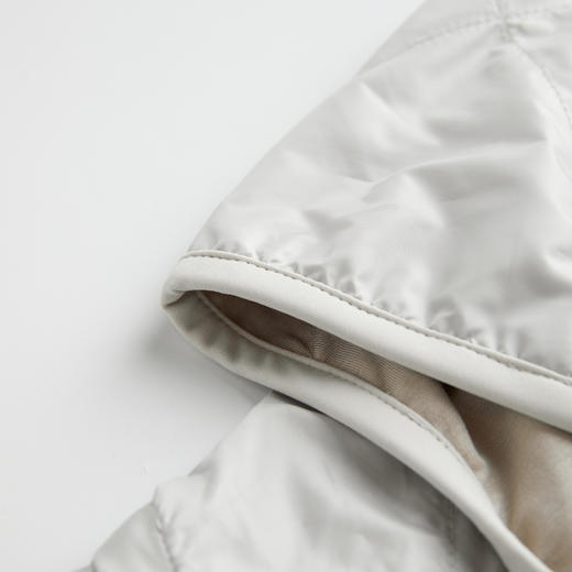 ROMI STUDIO“轻盈过冬”高密定制面料菱格温暖秋冬外套RWCAW85218 商品图2