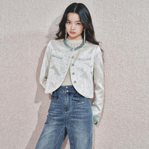MAXRIENY精致复古感提花缎面短外套女国风气质新中式短款上衣(货号:MS85JA774A2201) 商品图0
