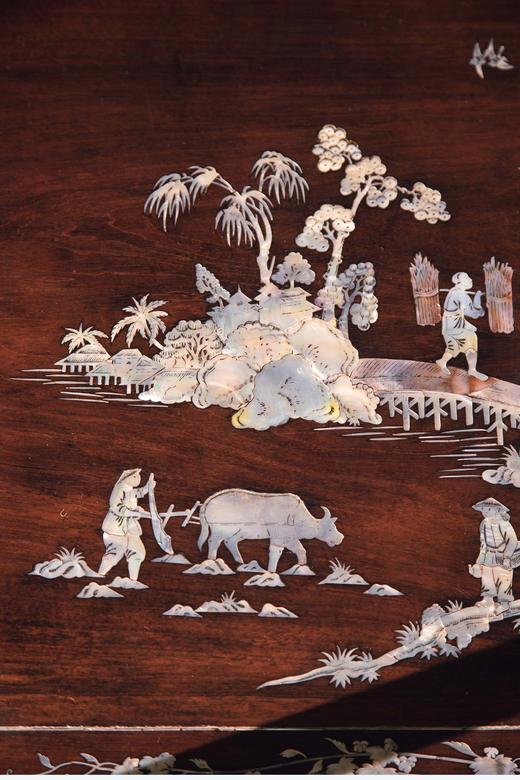 独角鹿西洋古董1900年代亚洲出品花果竹节造型硬木精雕装饰传统田园人物主题螺钿镶嵌桌几 商品图7