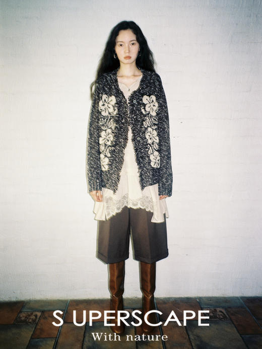 素舶 羊毛混纺亨利领不规则蕾丝边下摆宽松长袖T恤 商品图1