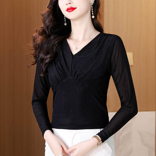 KQL C302N1785新品V领蕾丝网纱重工烫钻打底衫上衣修身显瘦T恤 商品图0