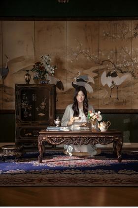 独角鹿西洋古董1900年代亚洲出品花果竹节造型硬木精雕装饰传统田园人物主题螺钿镶嵌桌几