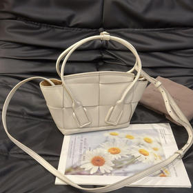 BV Arco 奶白色 编织 牛皮 mini 手提包