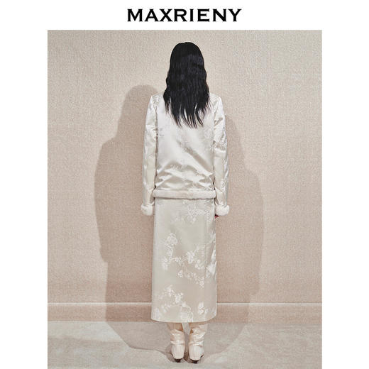 MAXRIENY新中式羽绒服24秋新款毛边国风盘扣外套女提花设计高级感(货号:MS85DC758) 商品图3