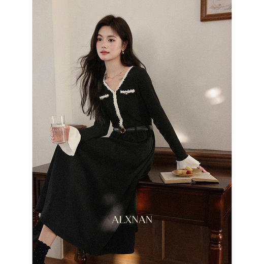 鹿向南「墨黑蔷薇」黑色V领长袖连衣裙秋新款拼色休闲气质长裙女 商品图3