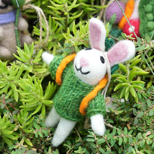 北京仓｜Felt So Good-Ronnie the Rabbit-采萝卜小兔 罗尼 羊毛毡 挂件［英国设计师］ 商品图0