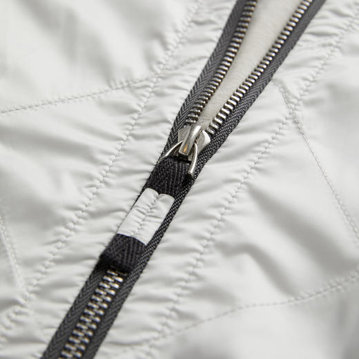 ROMI STUDIO“轻盈过冬”高密定制面料菱格温暖秋冬外套RWCAW85218 商品图3