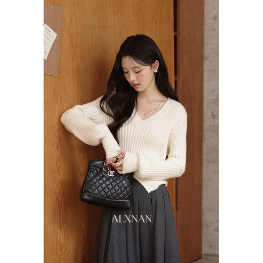 鹿向南「芦白映篱」长袖米白色V领毛衣女秋季新款气质通勤上衣女 商品图2