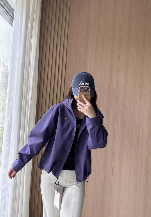 点此购买 可隆春秋季女士2L防风防水夹克户外短款硬壳上衣外套 ye 329653 商品图9