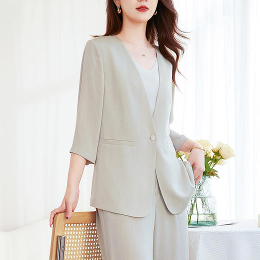 LS62599552  42599650七分袖时尚V领两件套重皱真丝小西装女2025新款气质高端长裤套装 商品图0