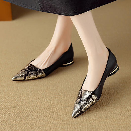 【预售5天】法式低跟浅口单鞋女小皮鞋真皮蛇纹拼色百搭尖头平底鞋DB&M6568 商品图0