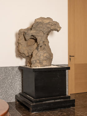 明	灵璧石雄鹰高瞻远瞩园林赏石