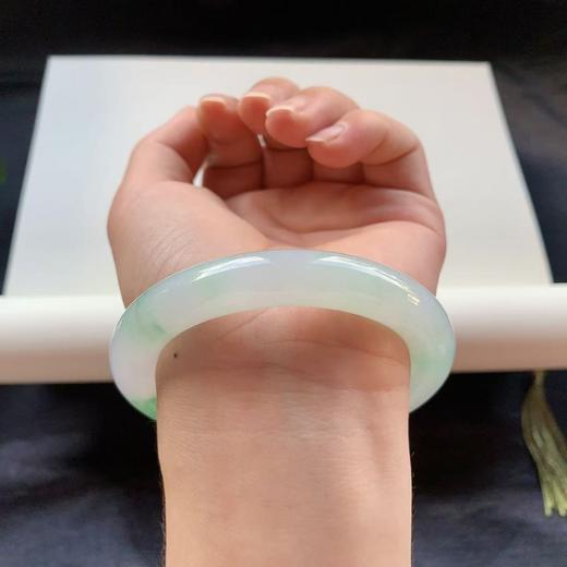 高货翠绿翡翠手镯 传家宝温润圆满中式翡翠手镯49625031825H（一口价） 商品图4